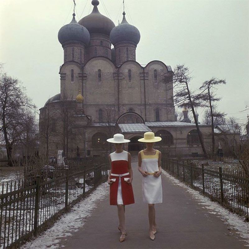 Фото Москвы в 1965 году с гостьями из будущего