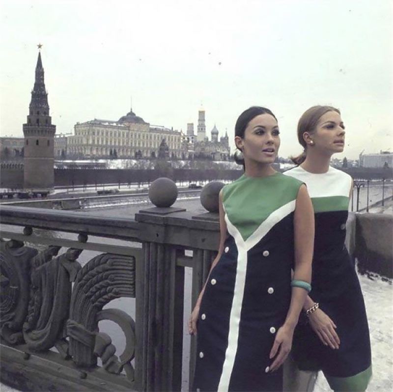 Фото Москвы в 1965 году с гостьями из будущего
