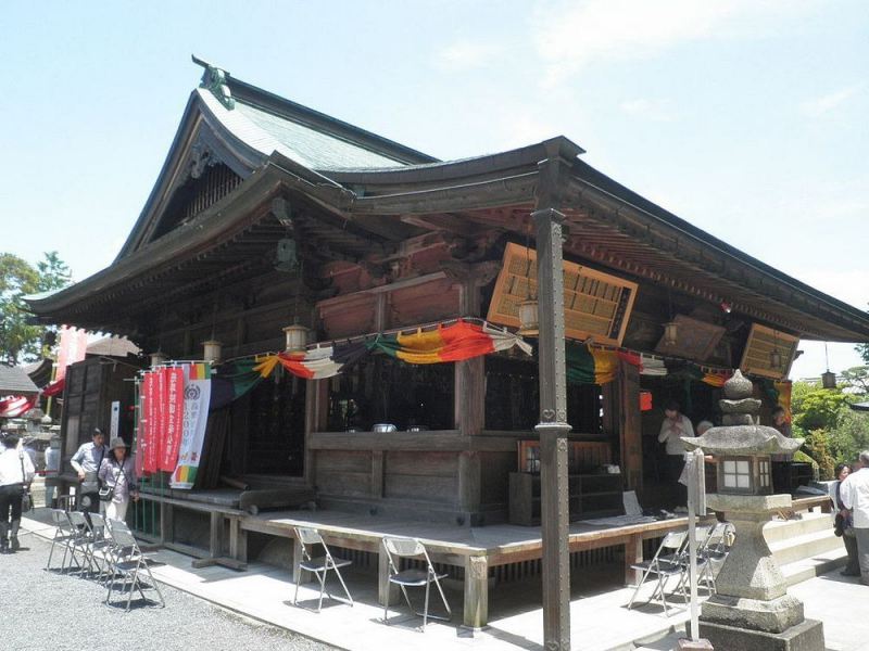 Ekskursiya v yaponskiy hram zhenskoy grudi