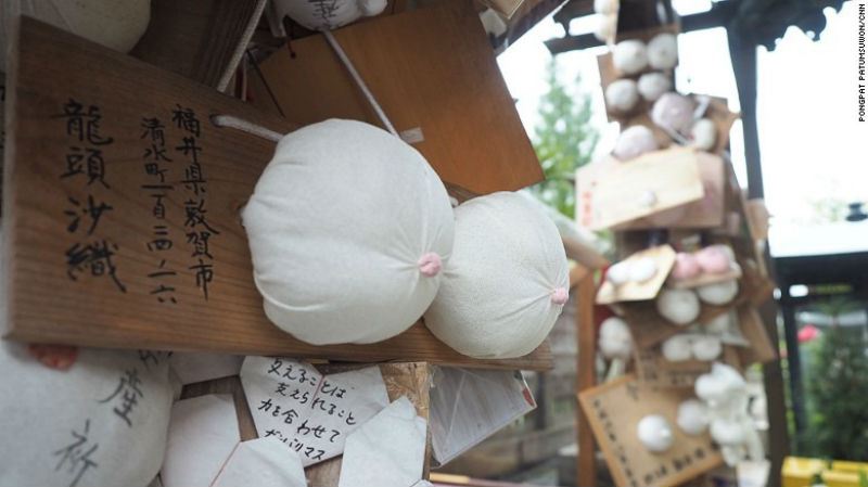 Экскурсия в Японский храм женской груди